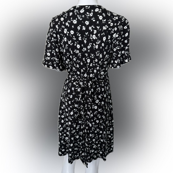 Ann Taylor Black and White Floral Dress - Picture 3 of 9